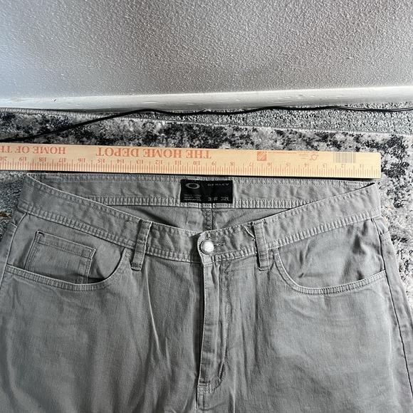 Oakley Men's Chino Pants Gray Men's Size 38W x 32L Regular Fit - Picture 6 of 7
